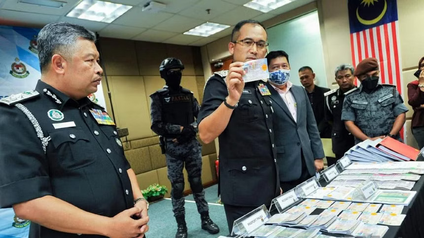 6012_malaysia_bangladeshis_arrested (1).jpg